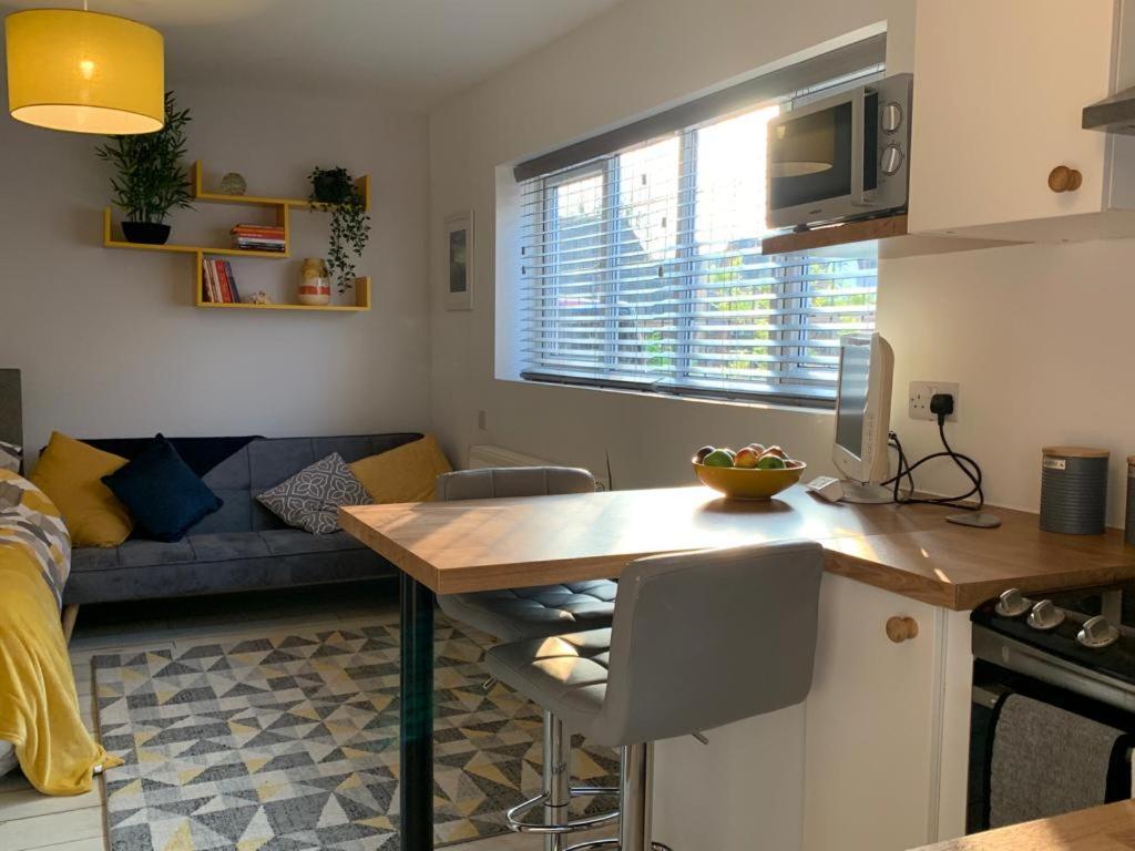 The Beehive - Self Contained By The Sea Apartment Exmouth