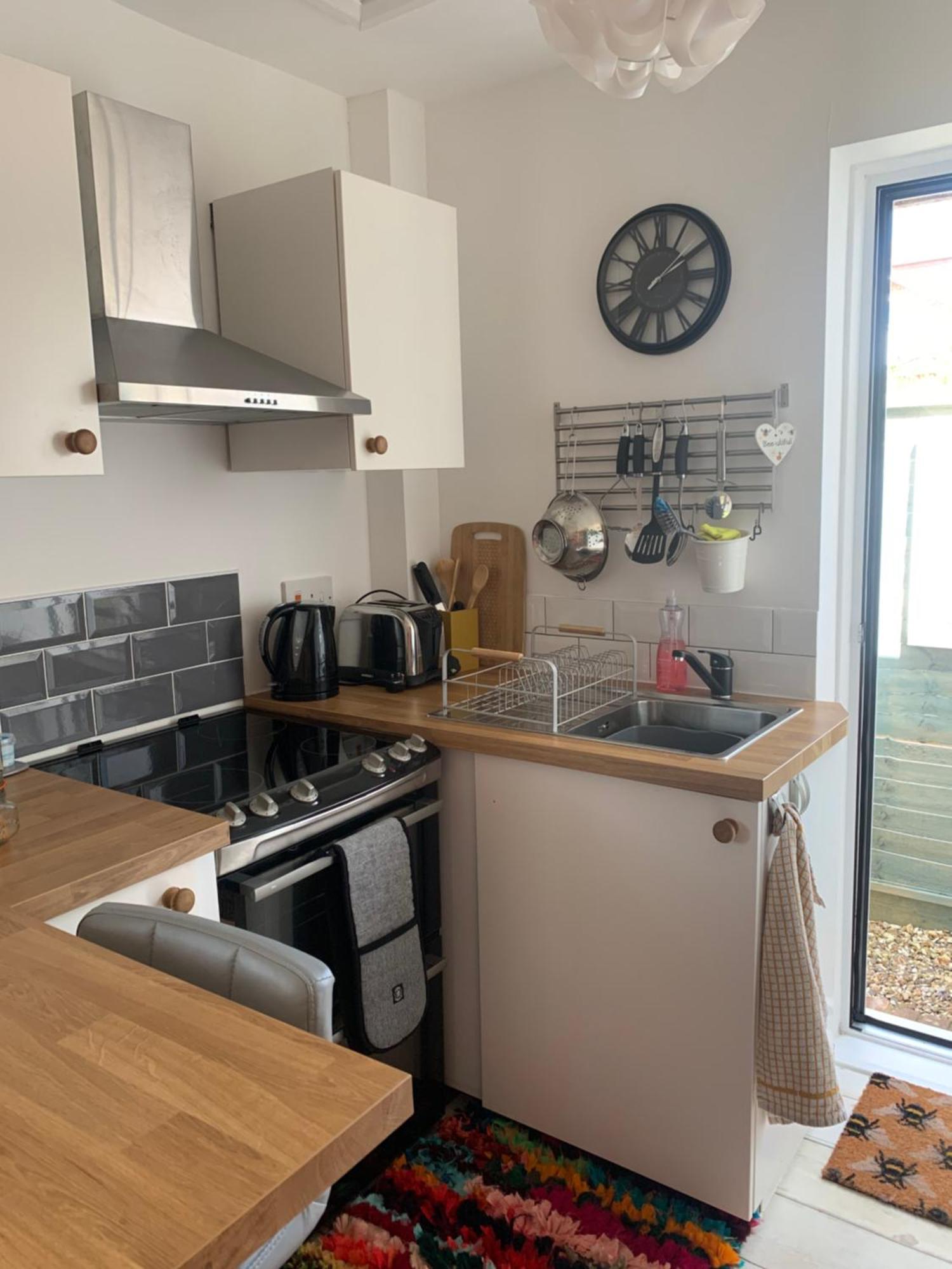 The Beehive - Self Contained By The Sea Apartment
